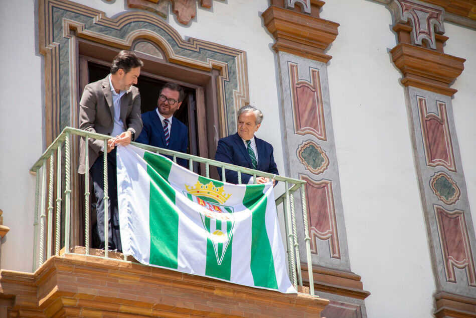 FOTO_Colocacion-Bandera-Cordoba-CF_20-scaled (1)