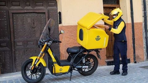 Correos instala en Córdoba tres de sus buzones para enviar las